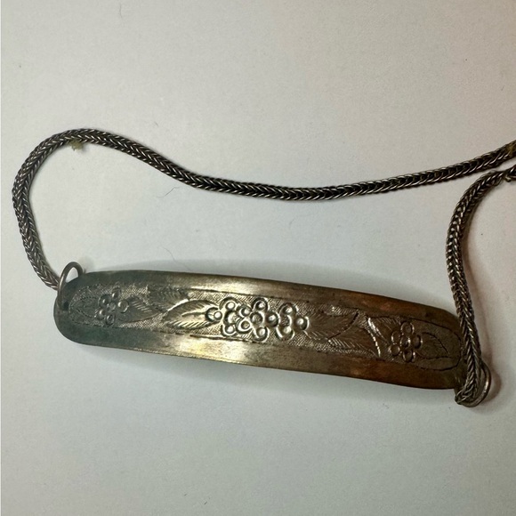 Small Gold Metal Decorative Evening Bag 🌟 - Picture 6 of 7